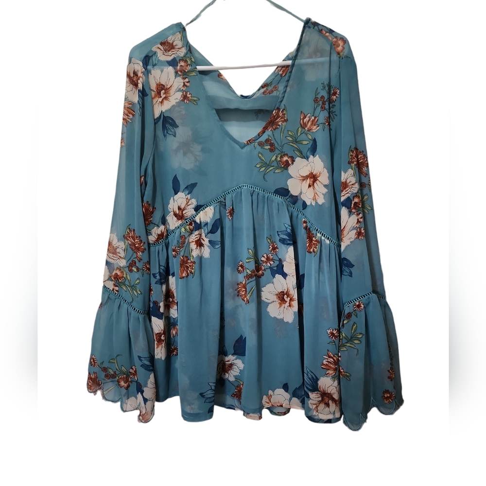 NWT BOHO Crescent Blue Floral Pullover Top Bell sleeves scalloped sheer med